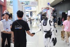 量级中外嘉宾以“手艺—合做—普惠”的三层递